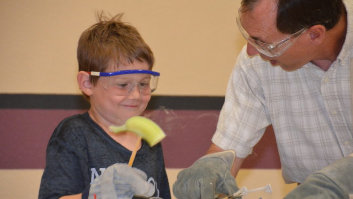 3M STEM Family Night at New Discoveries DSC_3074